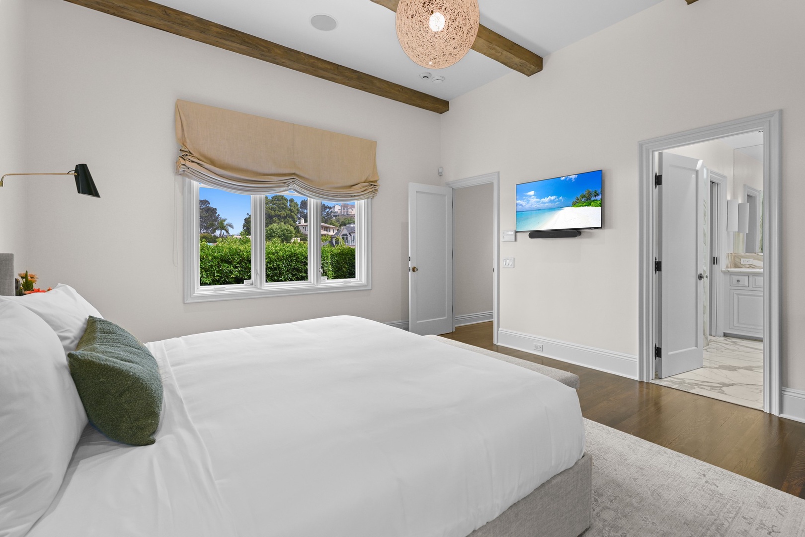 Primary suite with walk in closet