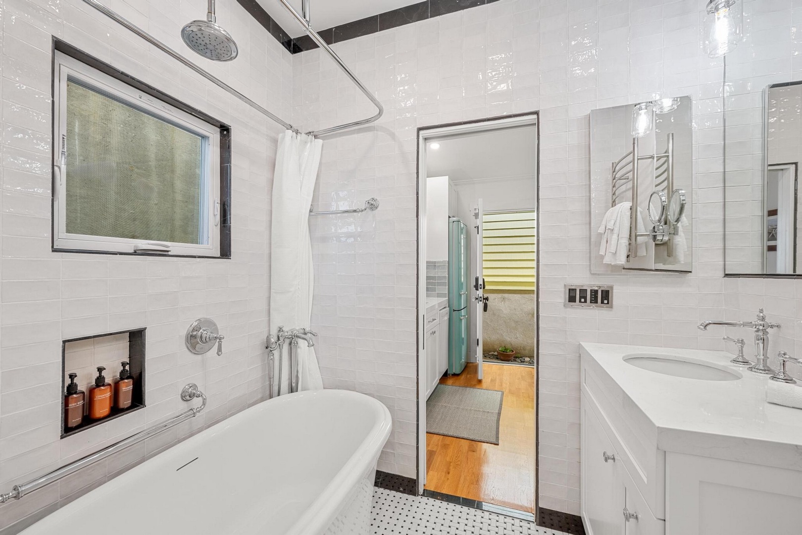 Versatile shower/bath combo