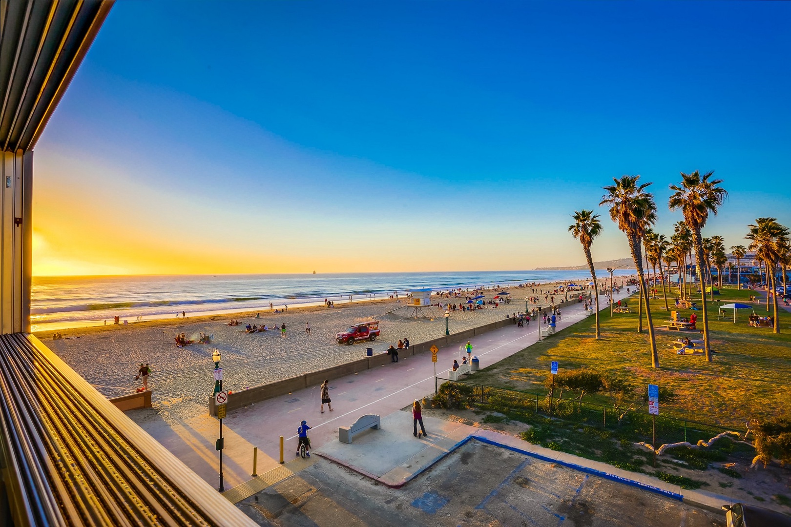 Located on the lively Mission Beach boardwalk