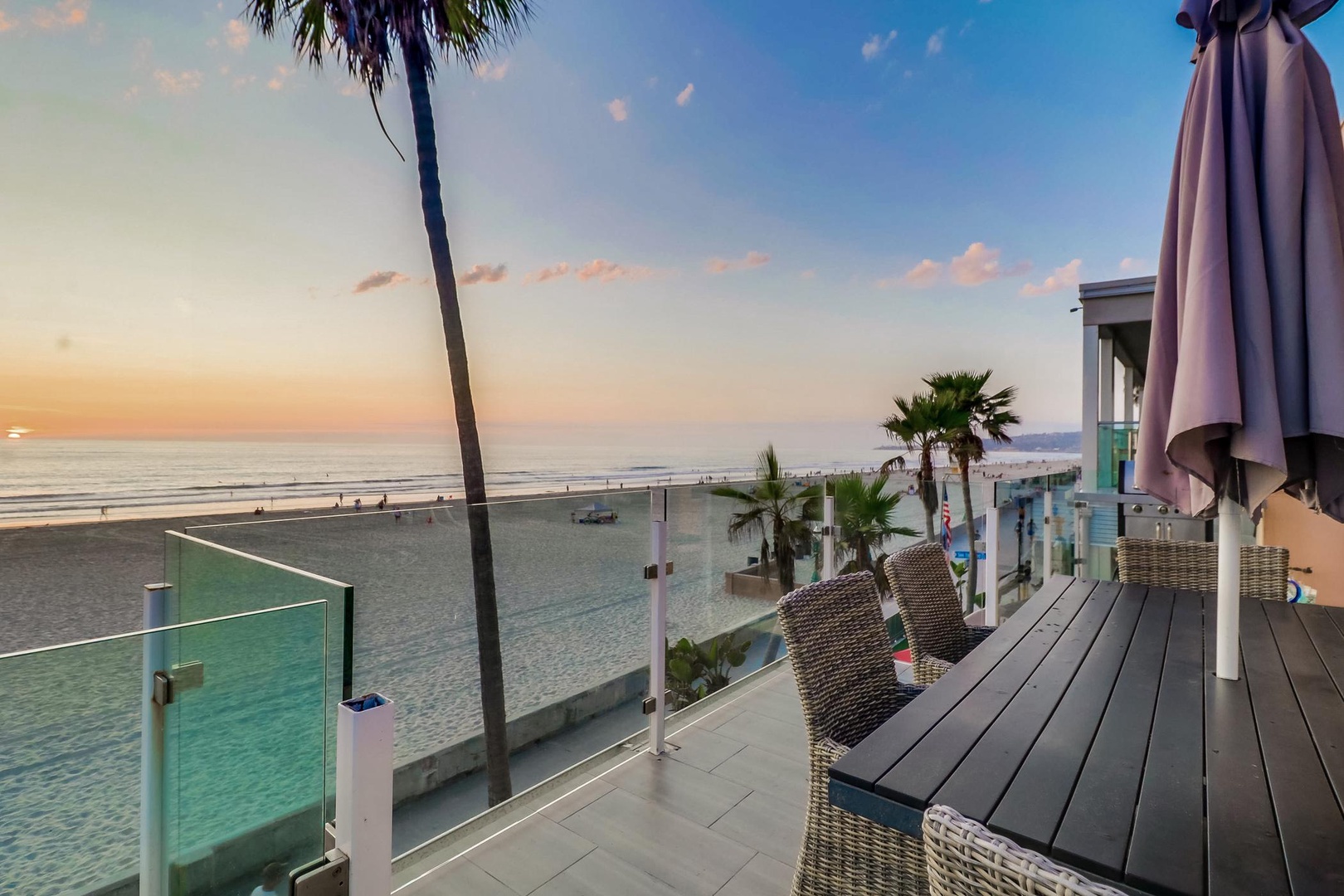 Breakfast & dinner overlooking the ocean