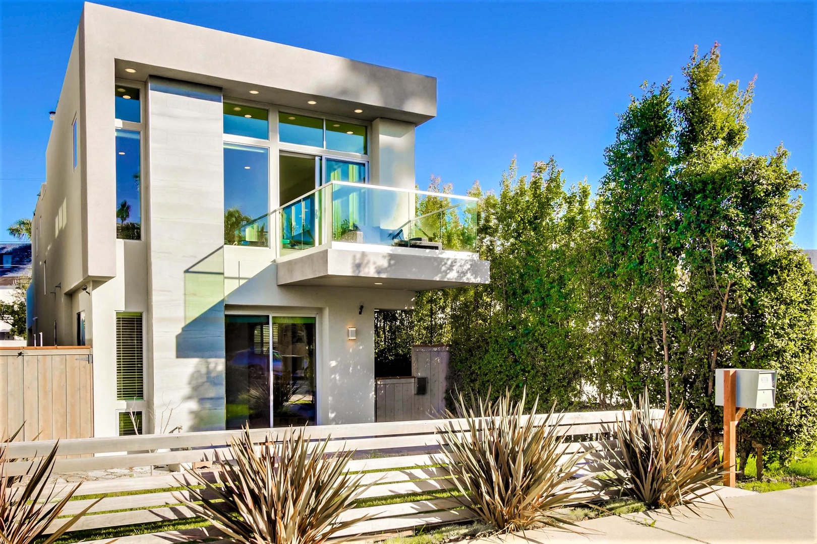 Newer construction modern design