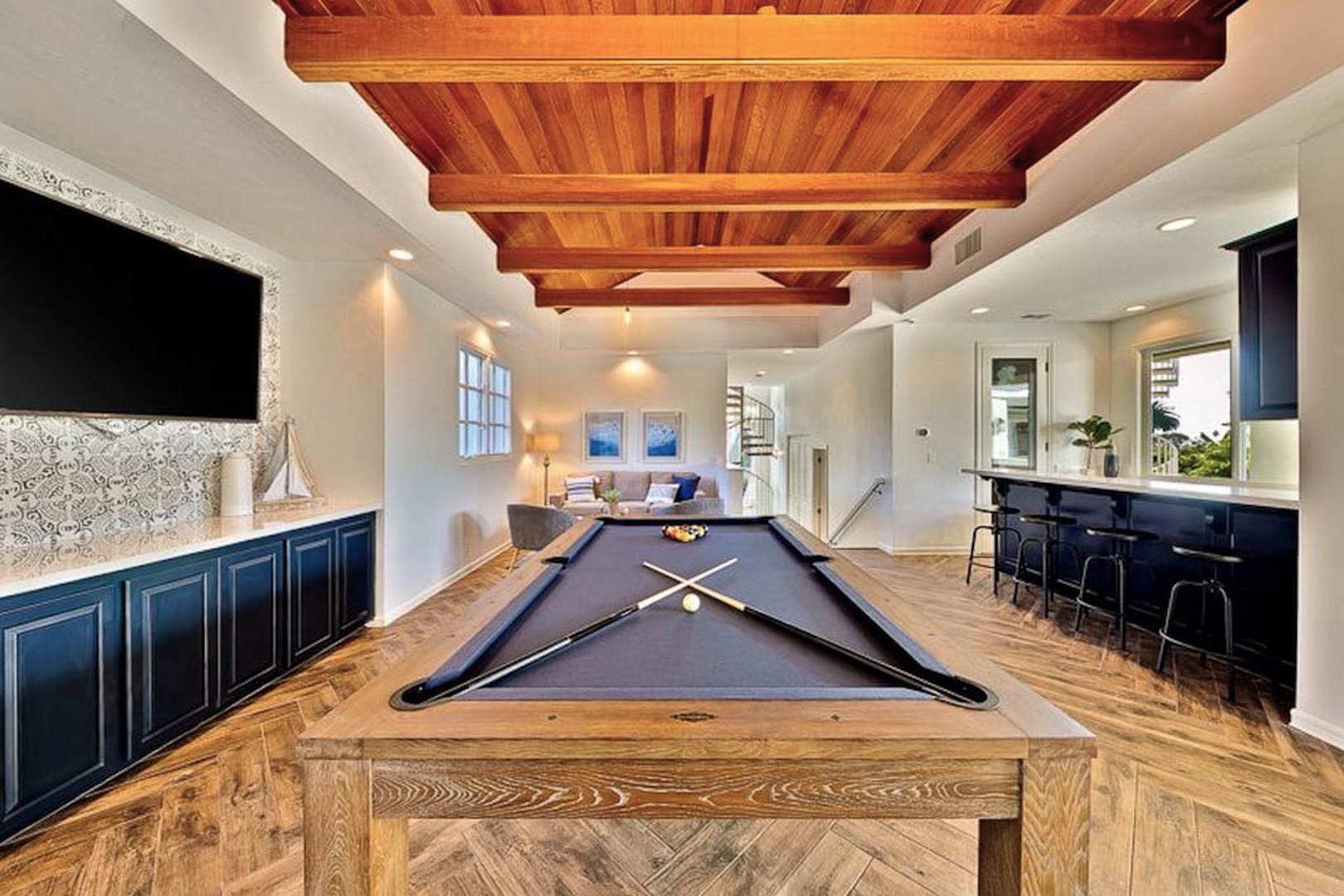 Bar area with pool/ping pong table