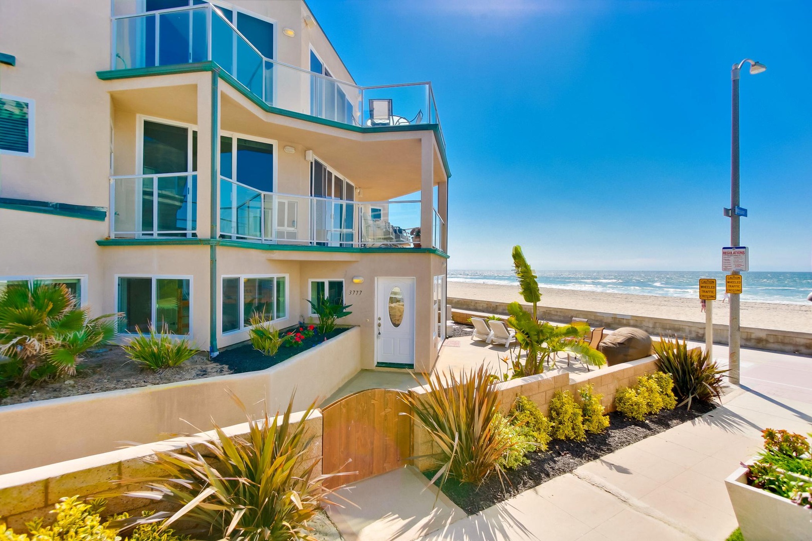 Beach-level oceanfront patio