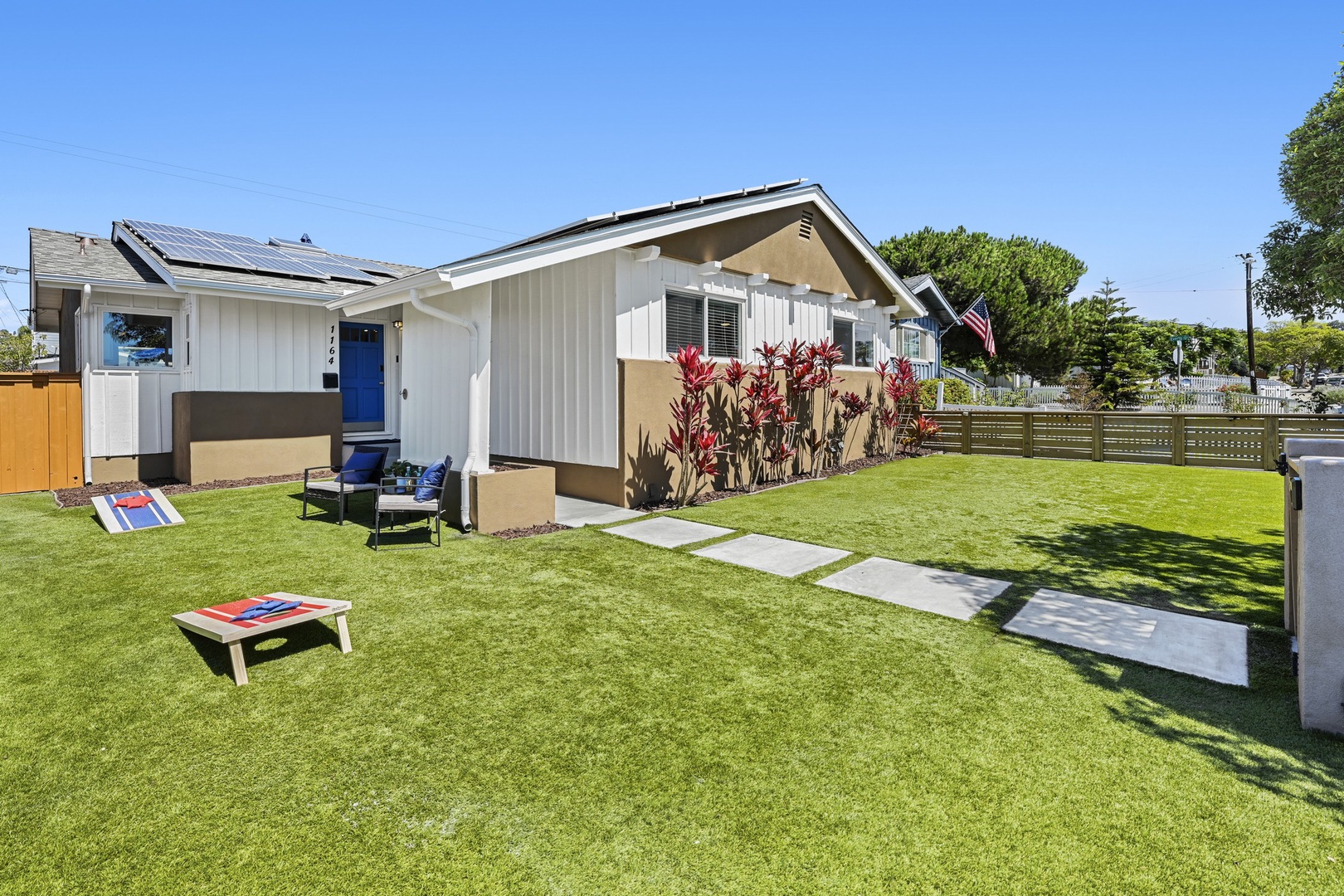 Large front play yard