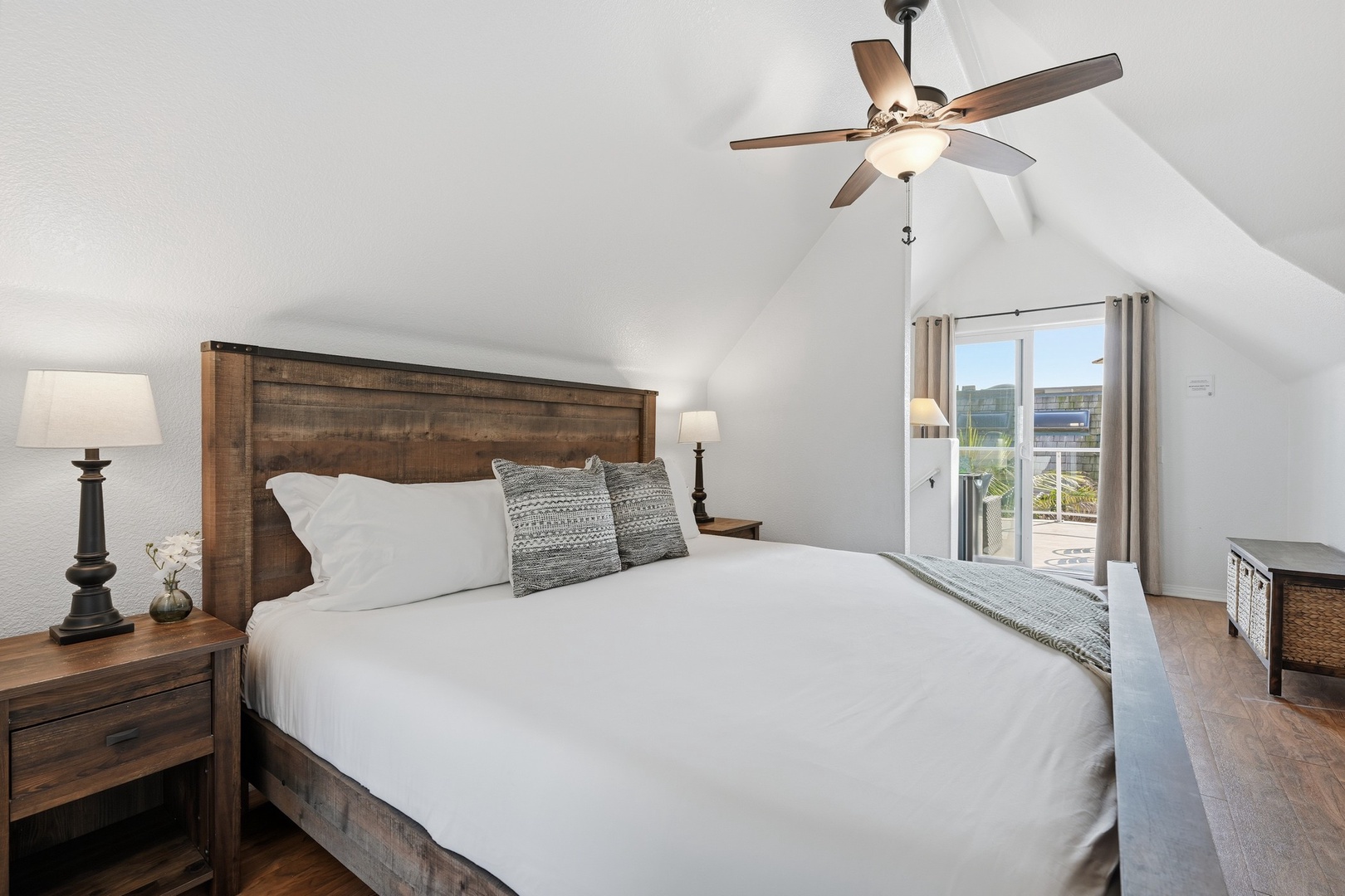 Loft bedroom with roof top deck access
