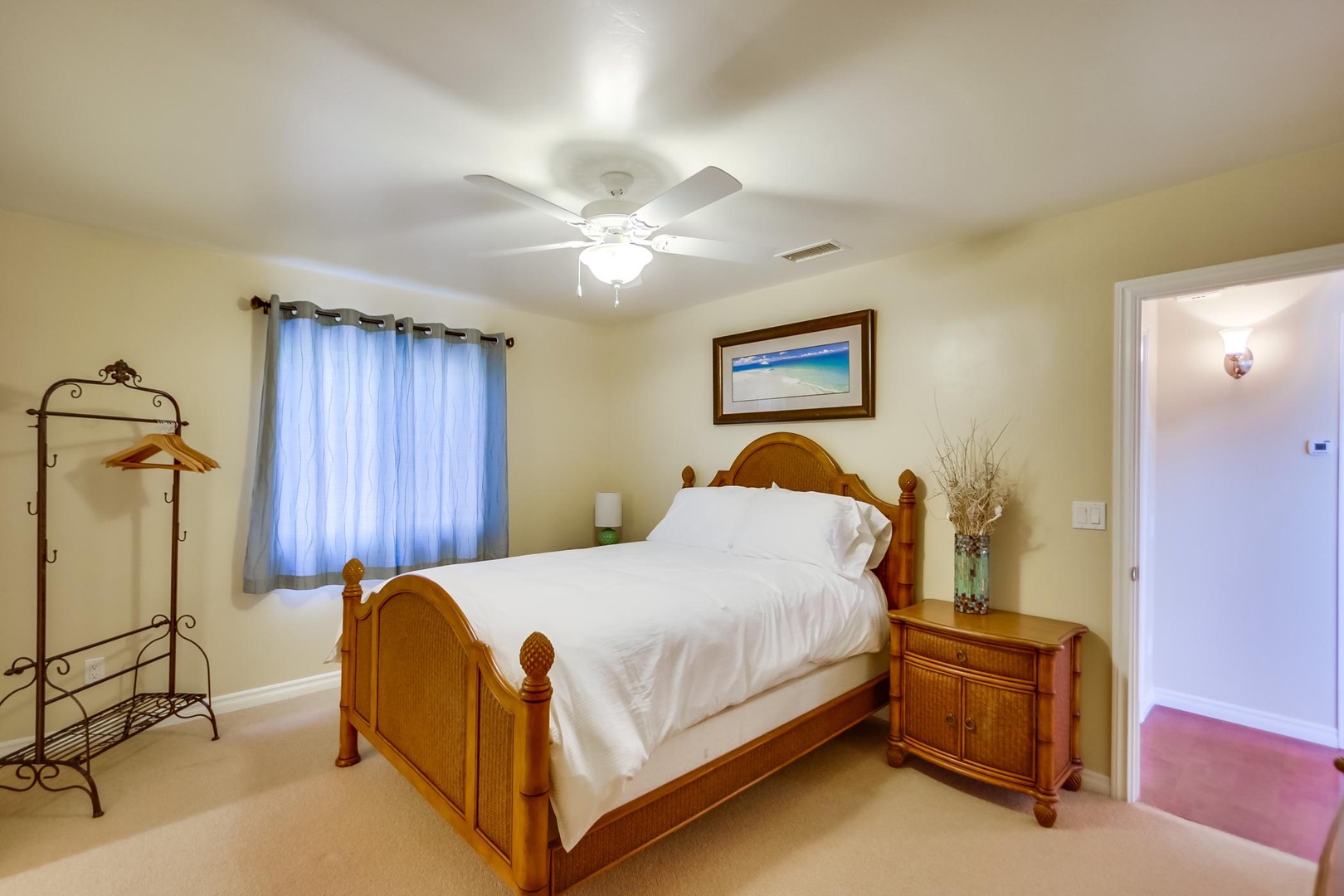 Master Suite with Queen bed