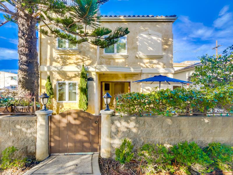 B5231 South Mission Beach Retreat