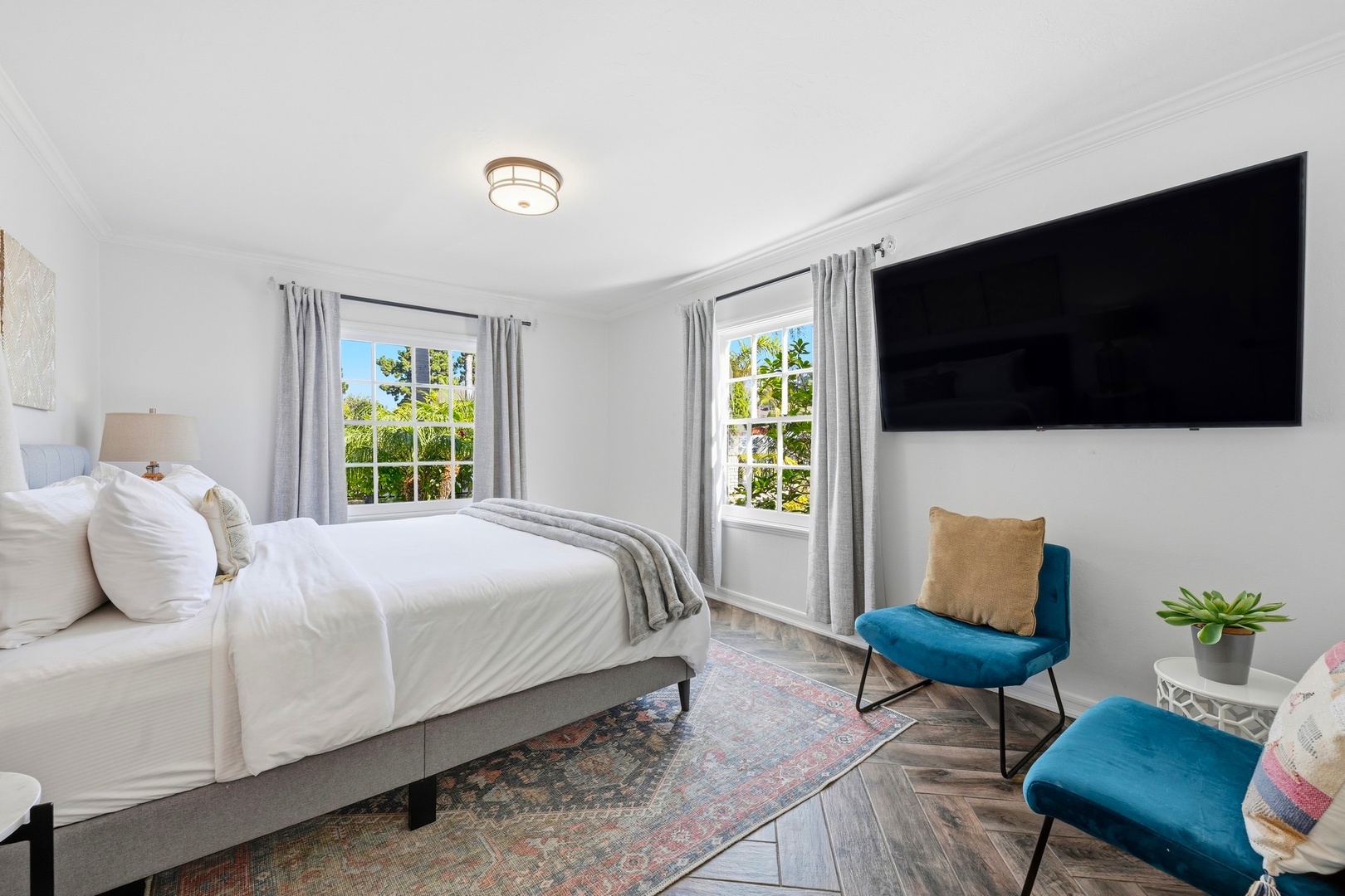 Guest Bedroom 4 with King bed