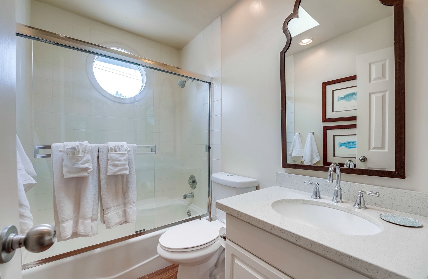 Shared bathroom with tub/shower combo