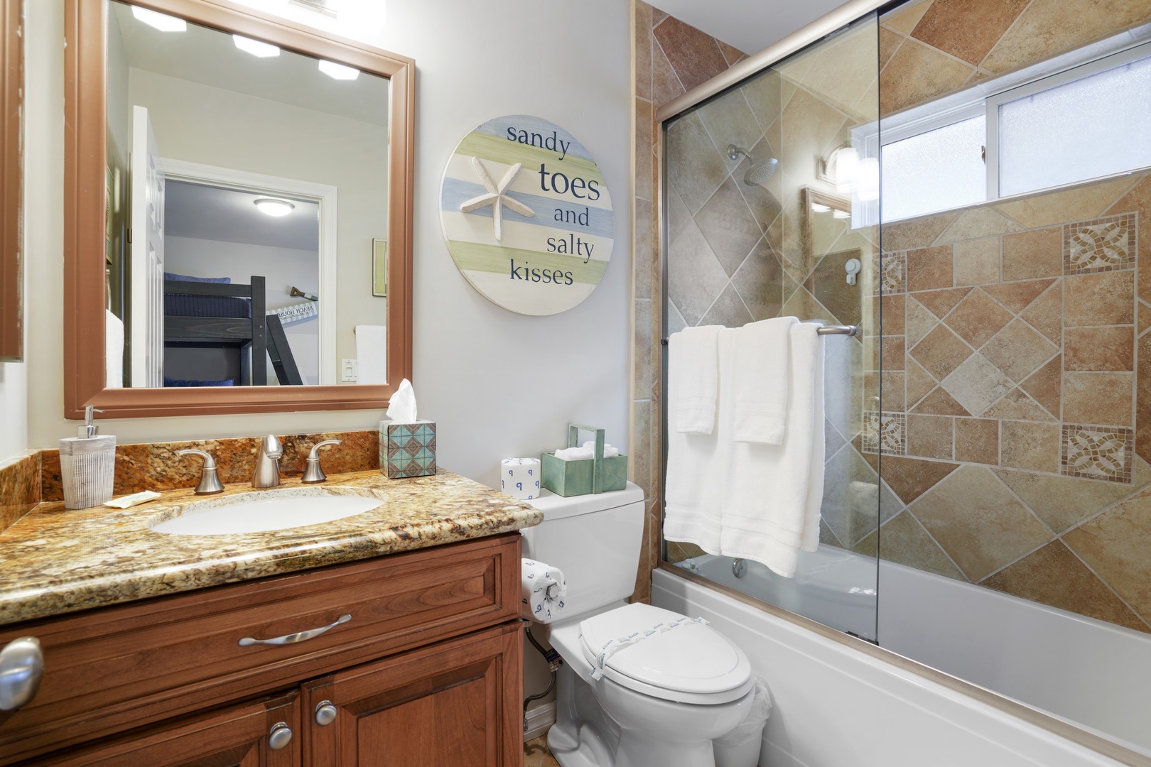 Bunk bathroom with tub/shower