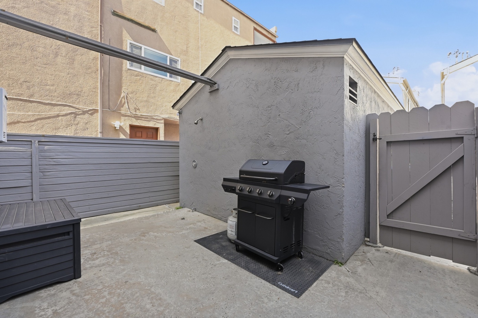 Gas BBQ on the rear patio