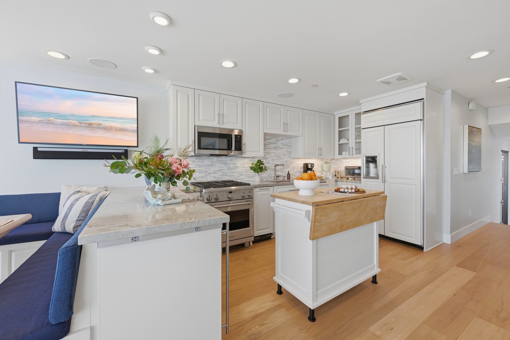 Fully-equipped kitchen with prep island
