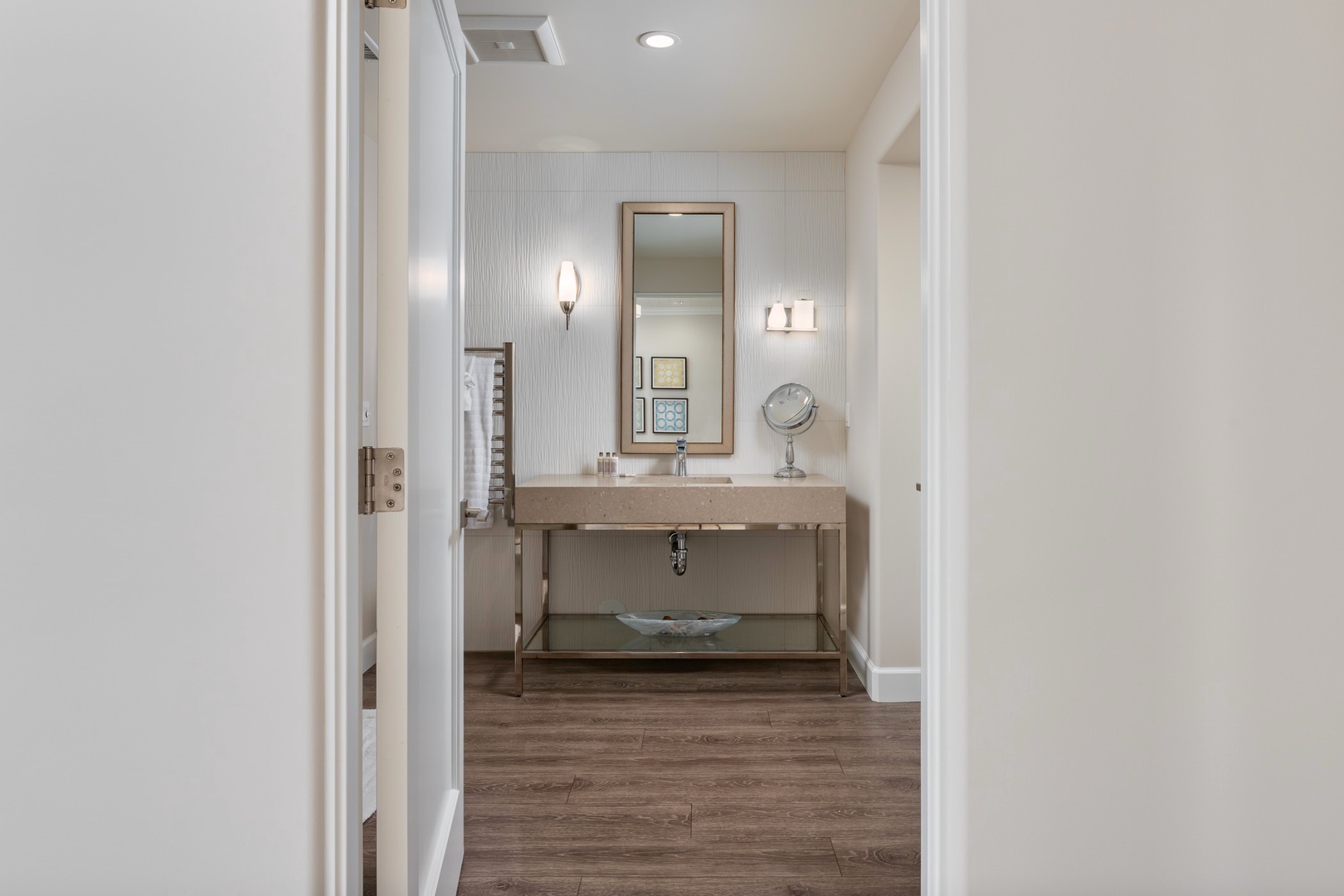 Entry to the en suite bathroom