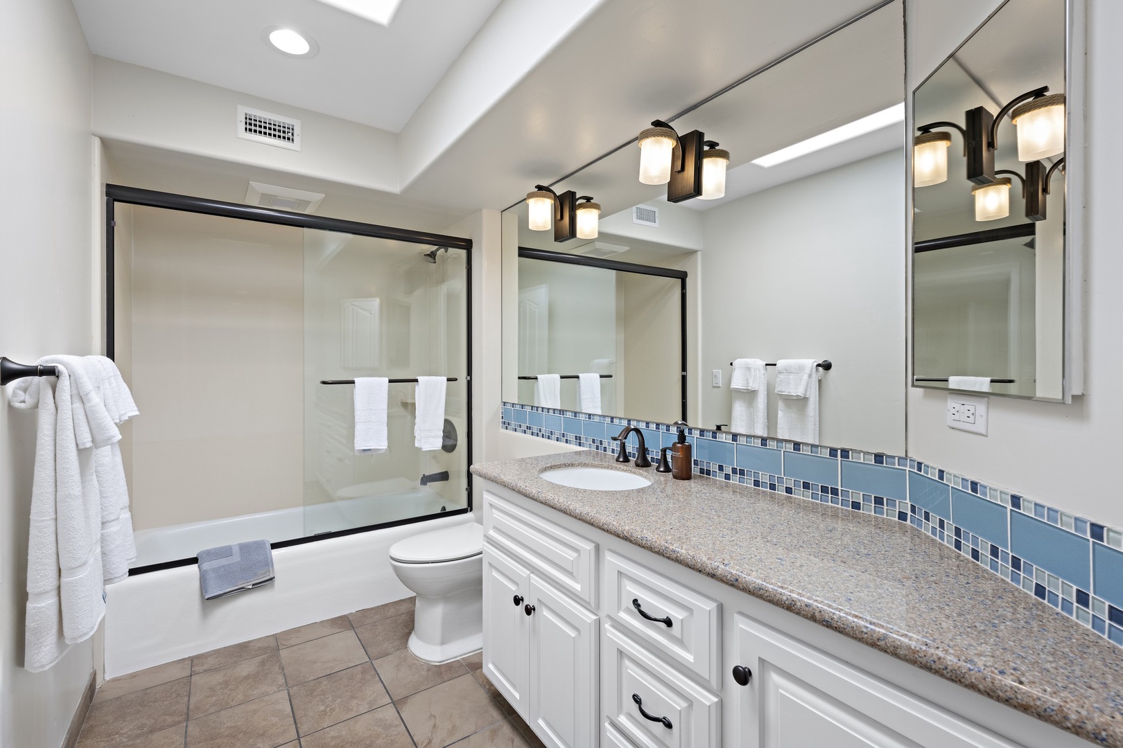 3rd level hall bath