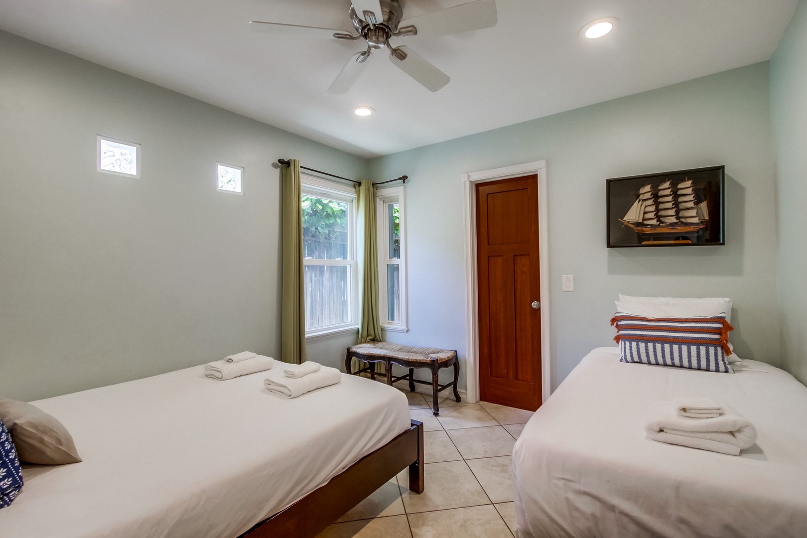 Bedroom 3 with queen & twin beds