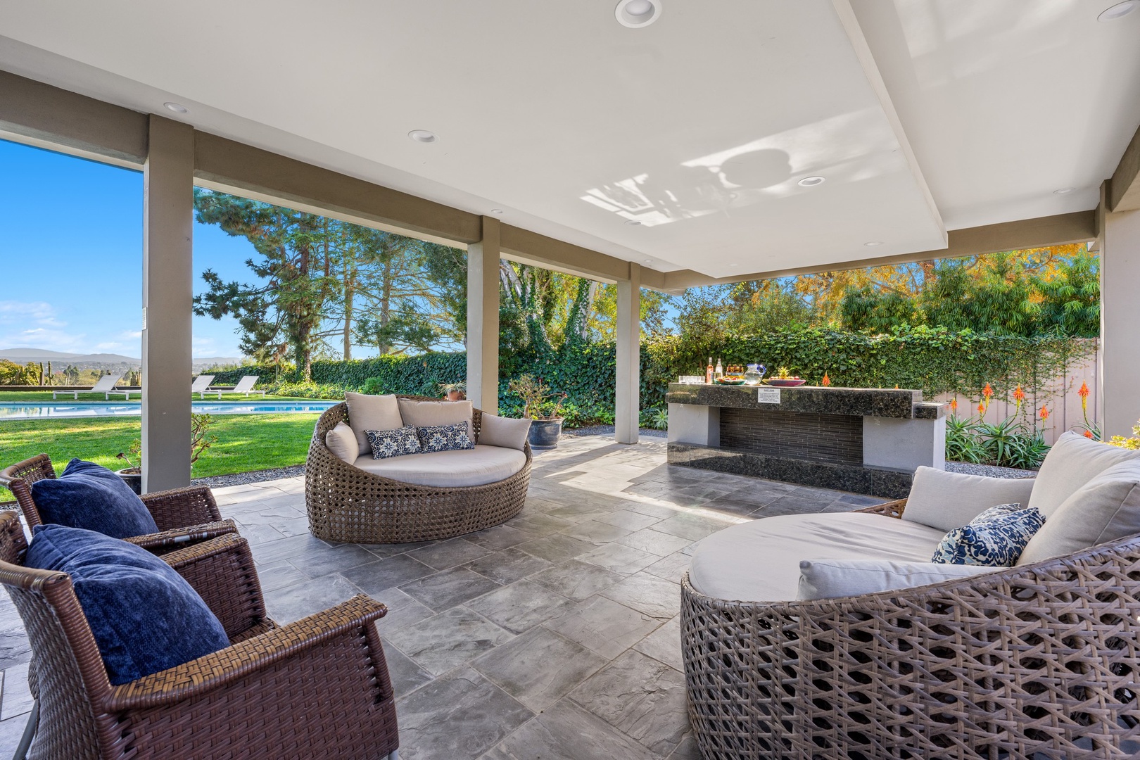 Covered lounge patio