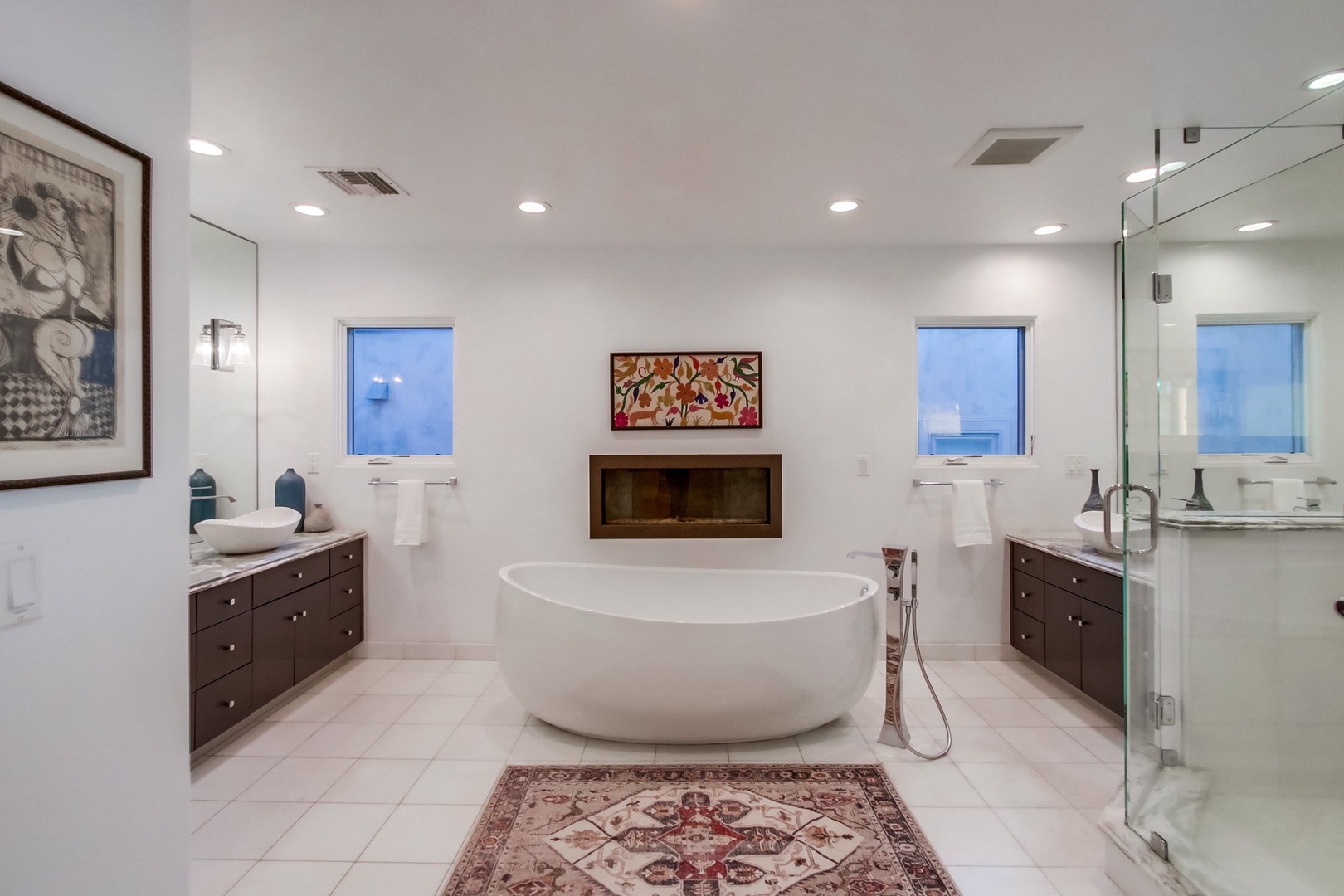 Soaking tub and two vanities
