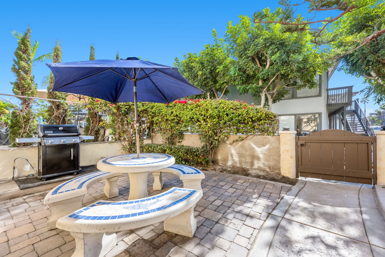 Courtyard with gas BBQ