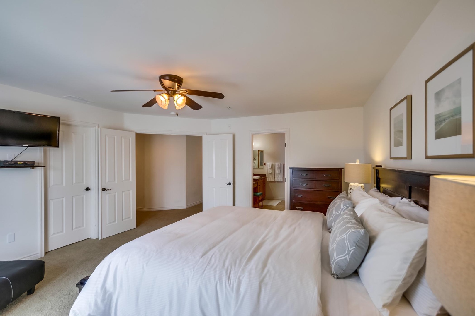 Primary bedroom with en suite bathroom