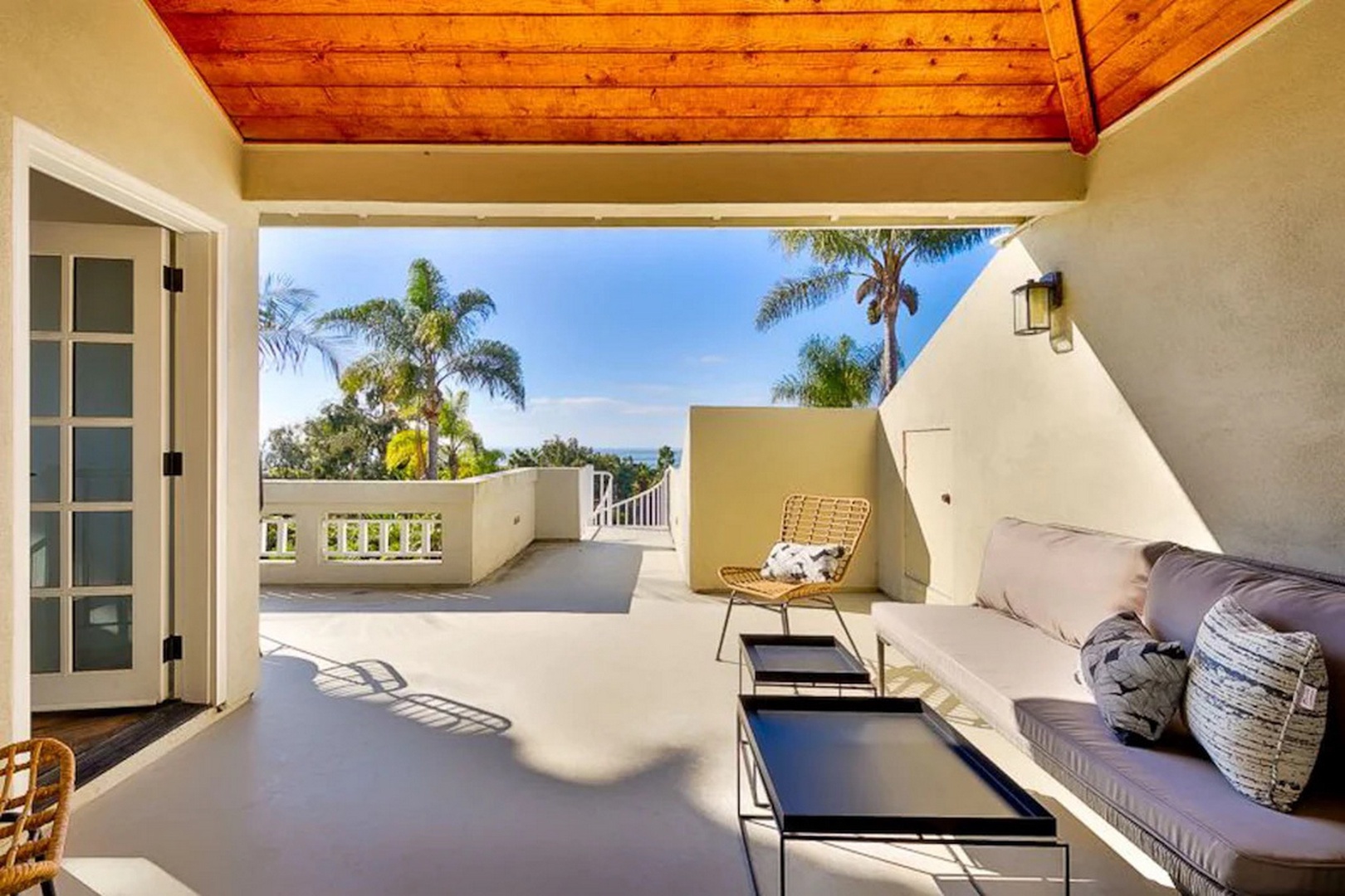 Ocean view roof lounge