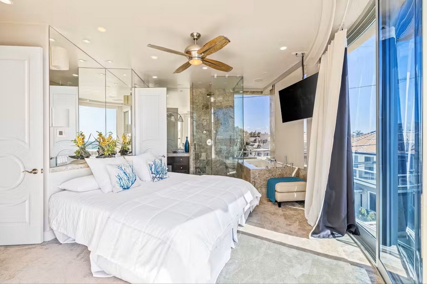 Primary suite with king bed