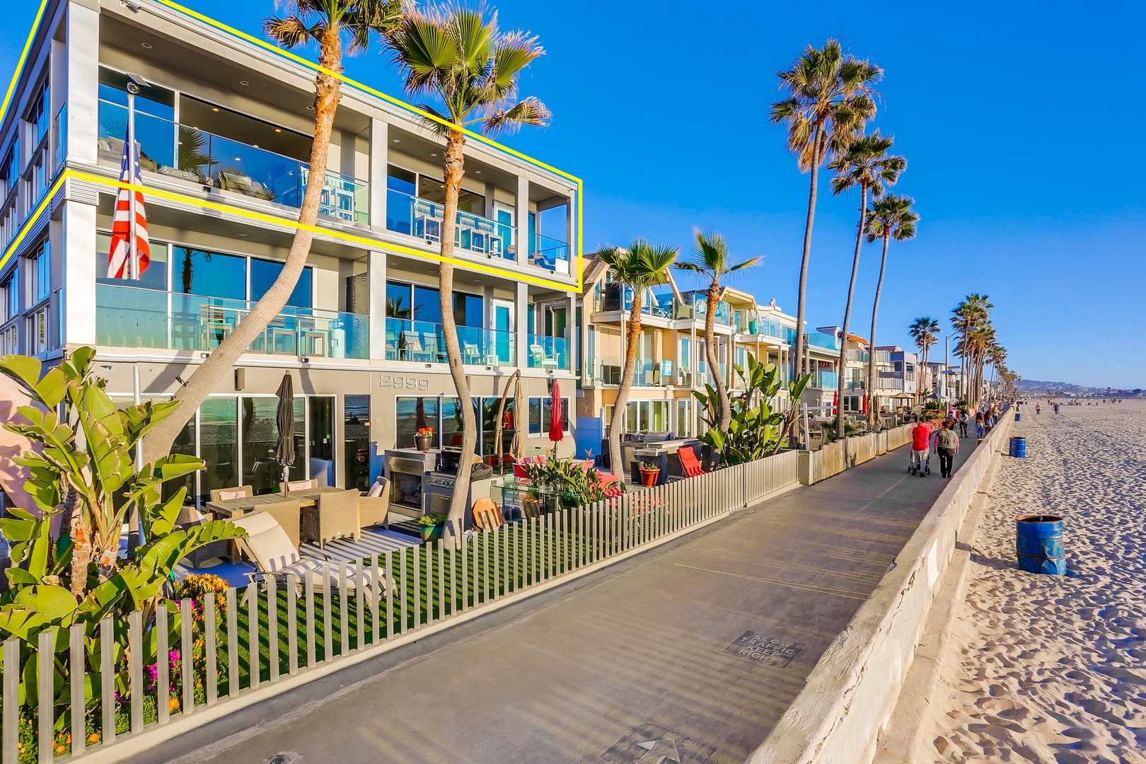Beachfront vacation rentals with palm trees