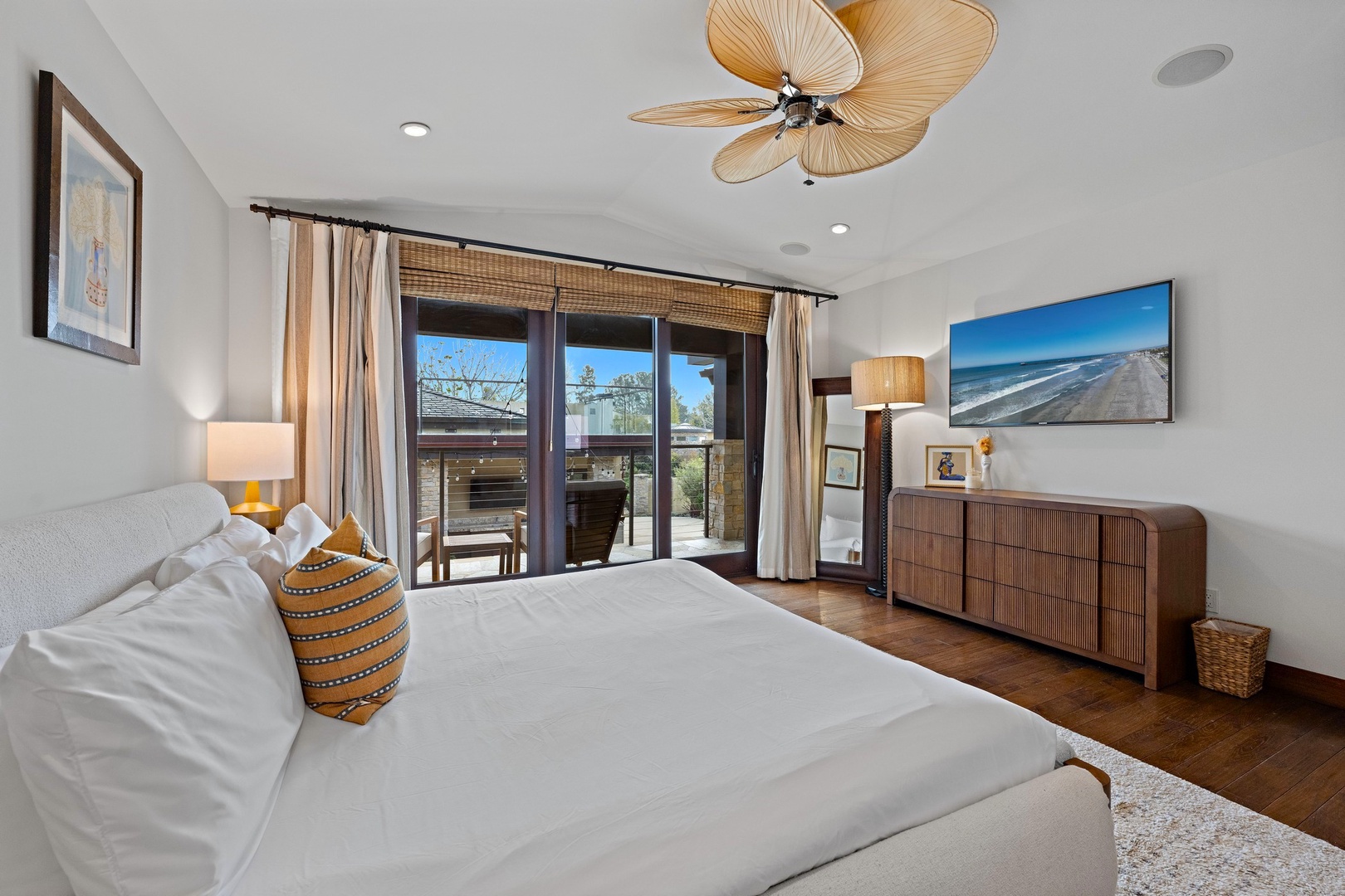 Primary Suite TV and ceiling fan