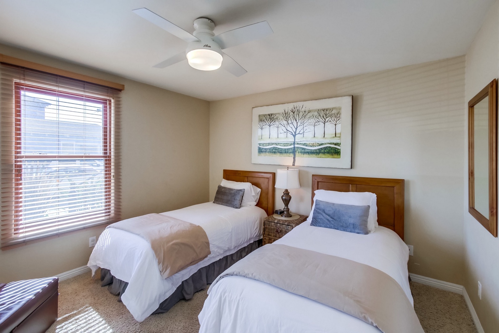 Bedroom 3 with twin beds