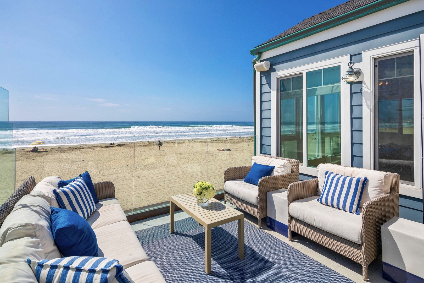 Nautica North outdoor living area