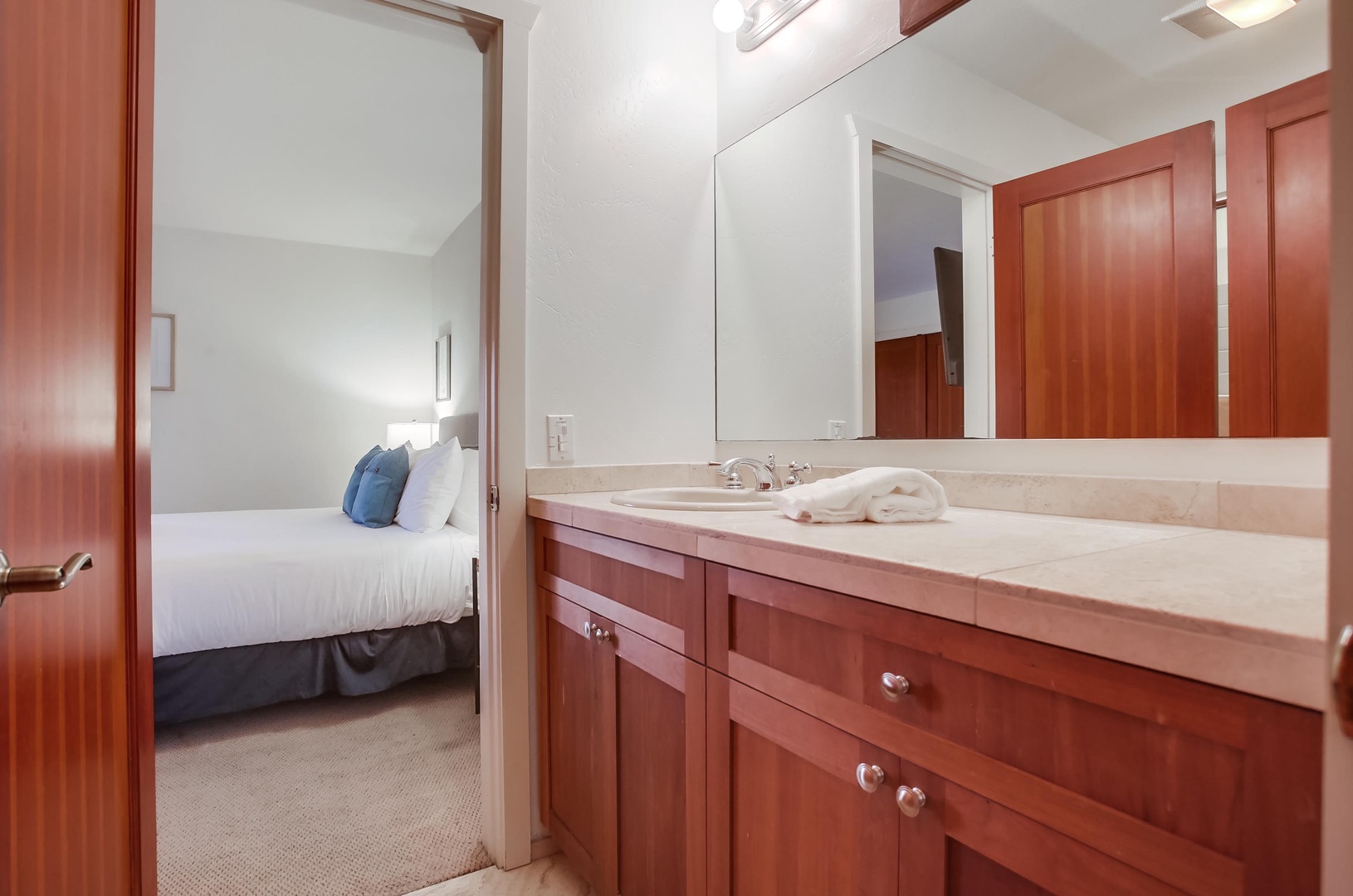 Bathroom between bedroom 2 & 3