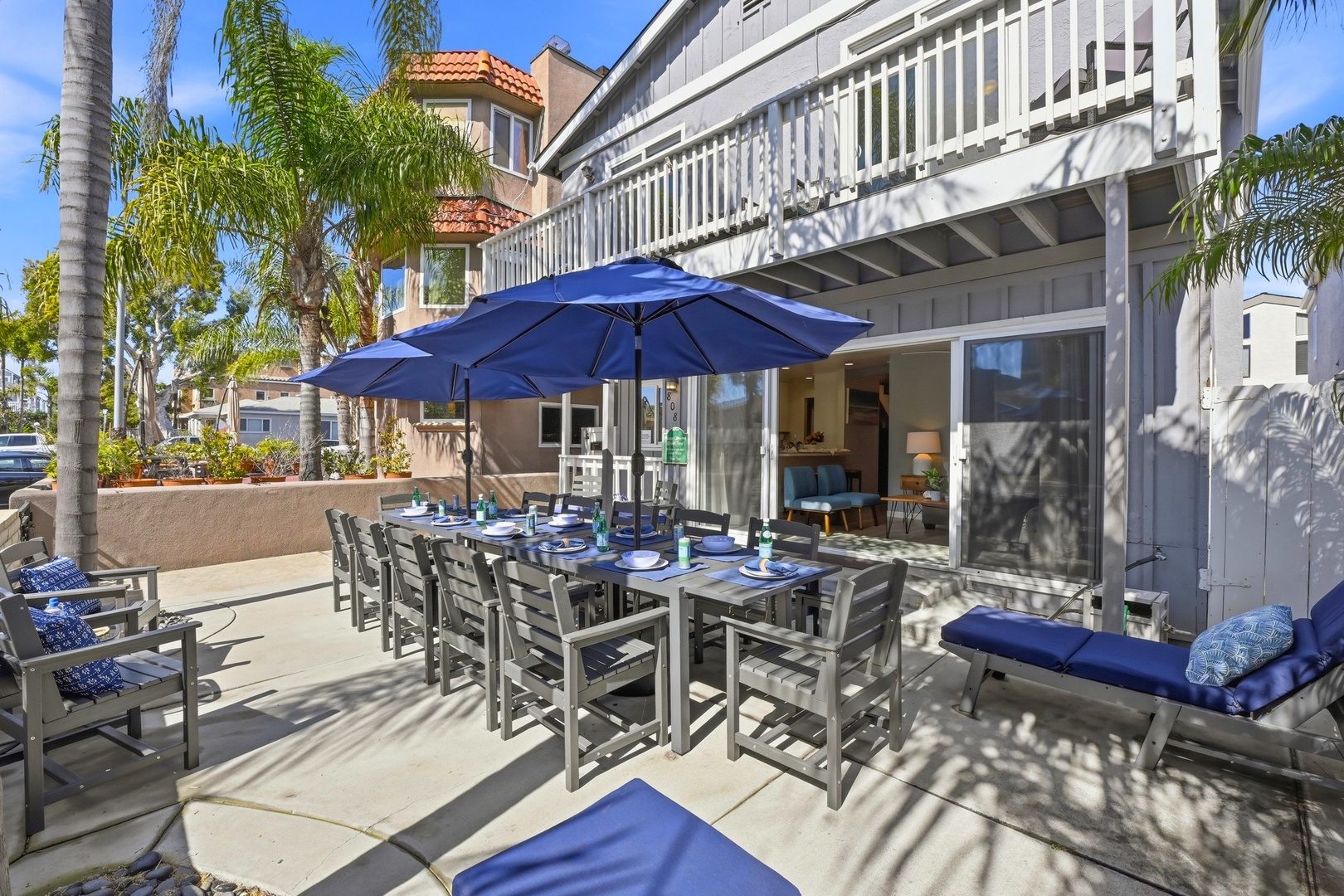 Courtyard with lounges