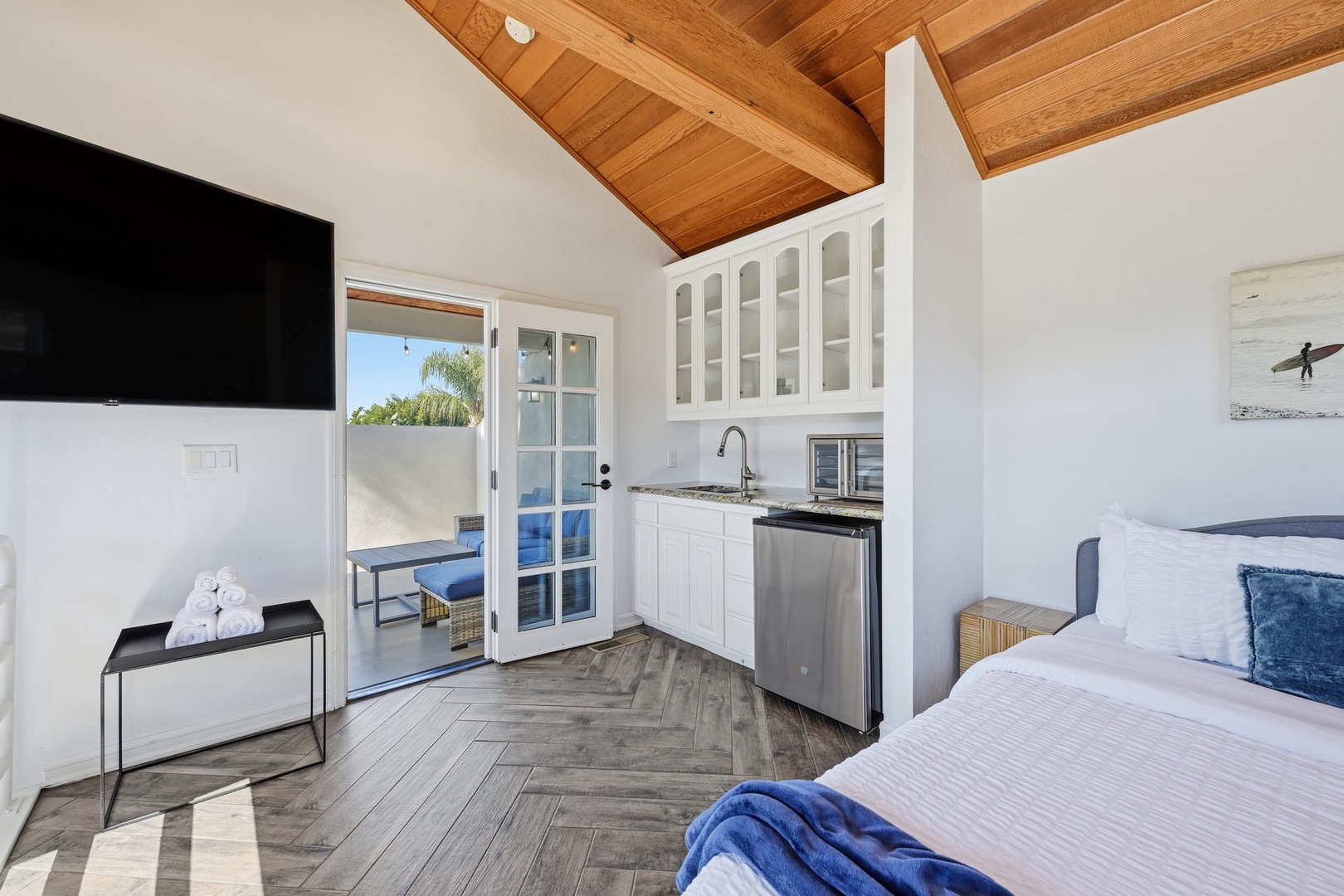 Equipped with a kitchenette and TV