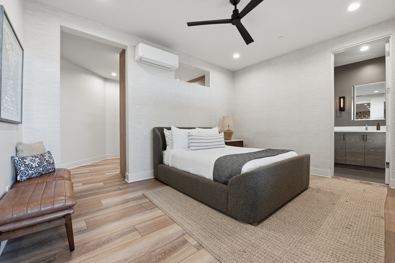 Guest Suite 3 with Queen bed