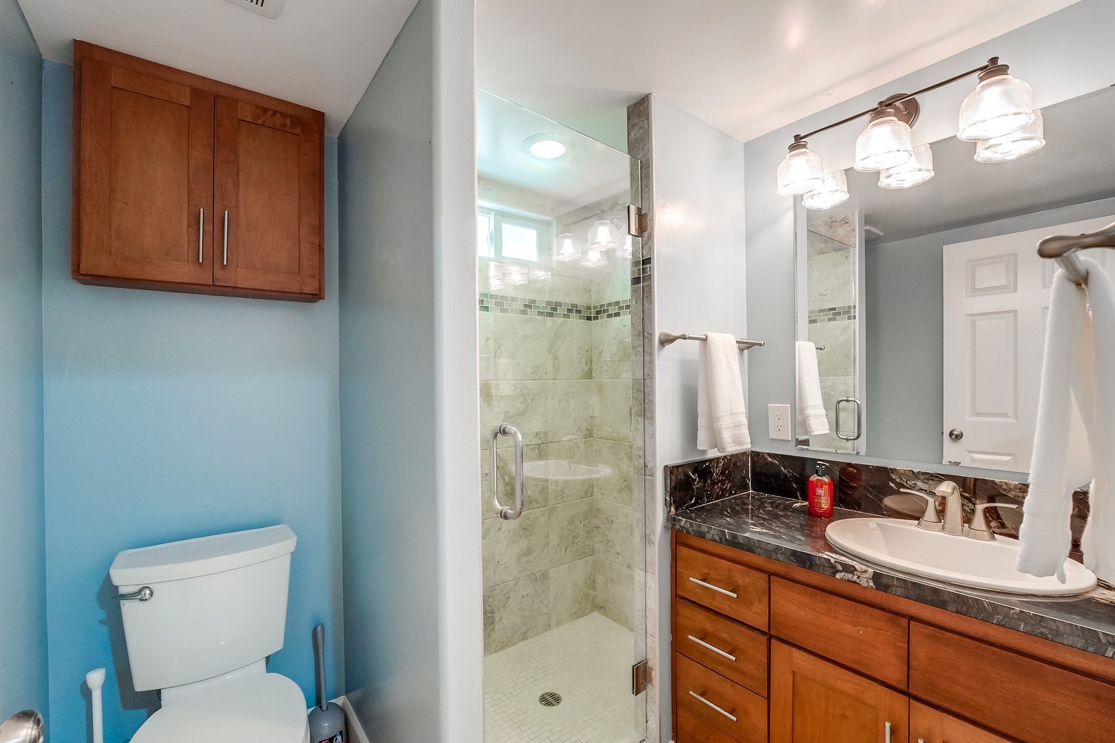 Shared second level full bathroom