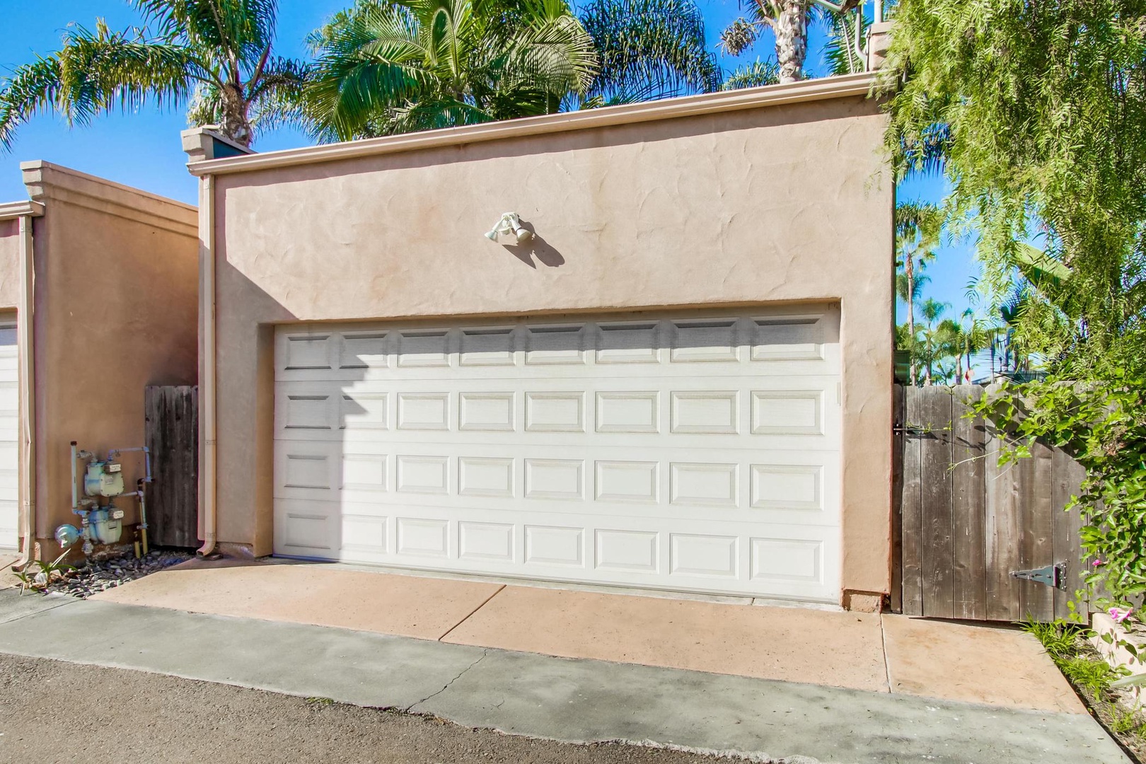 Detached garage with 2 spaces