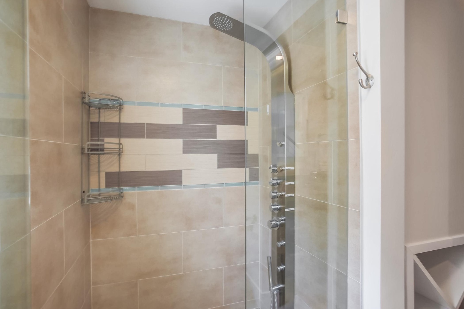 Main level bath with walk-in shower