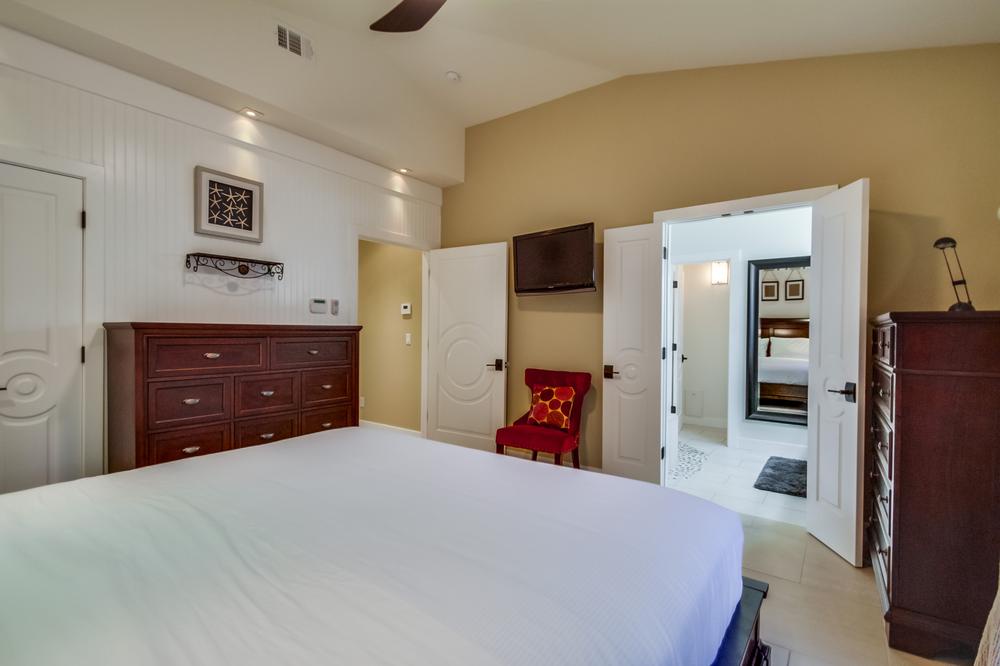 Master with en-suite bathroom