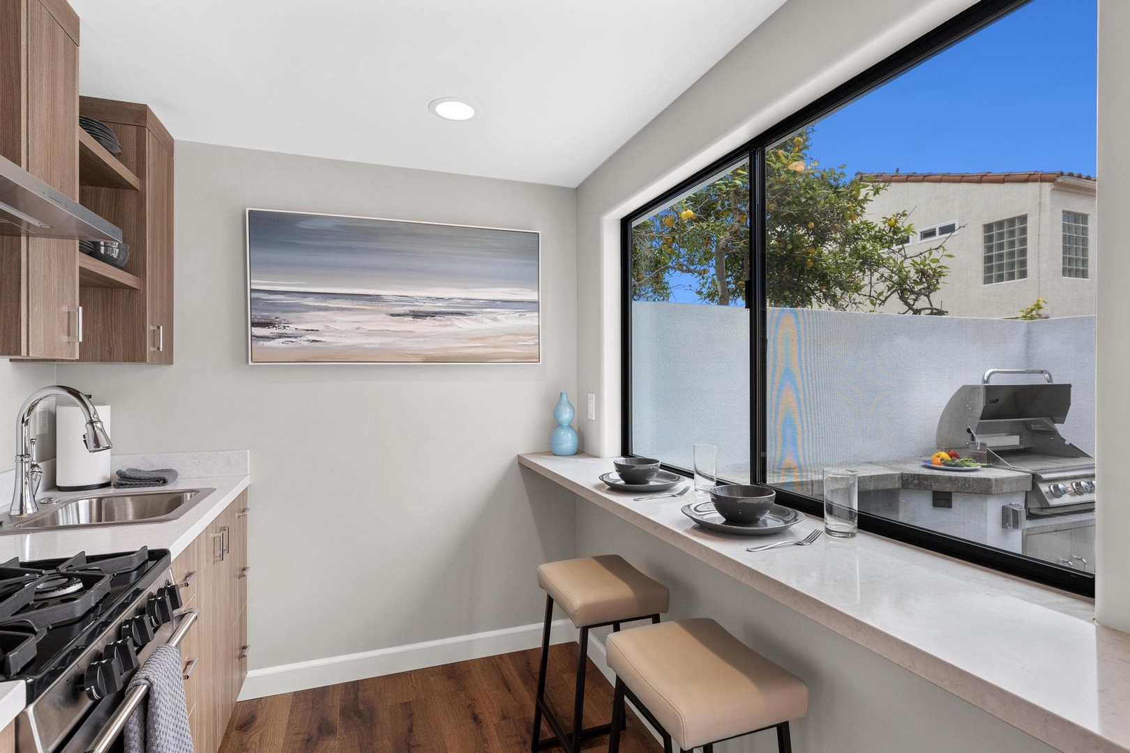 Breakfast bar in kitchen