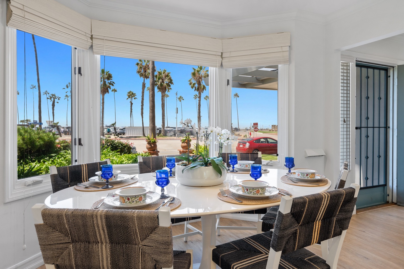 Water views from the breakfast nook