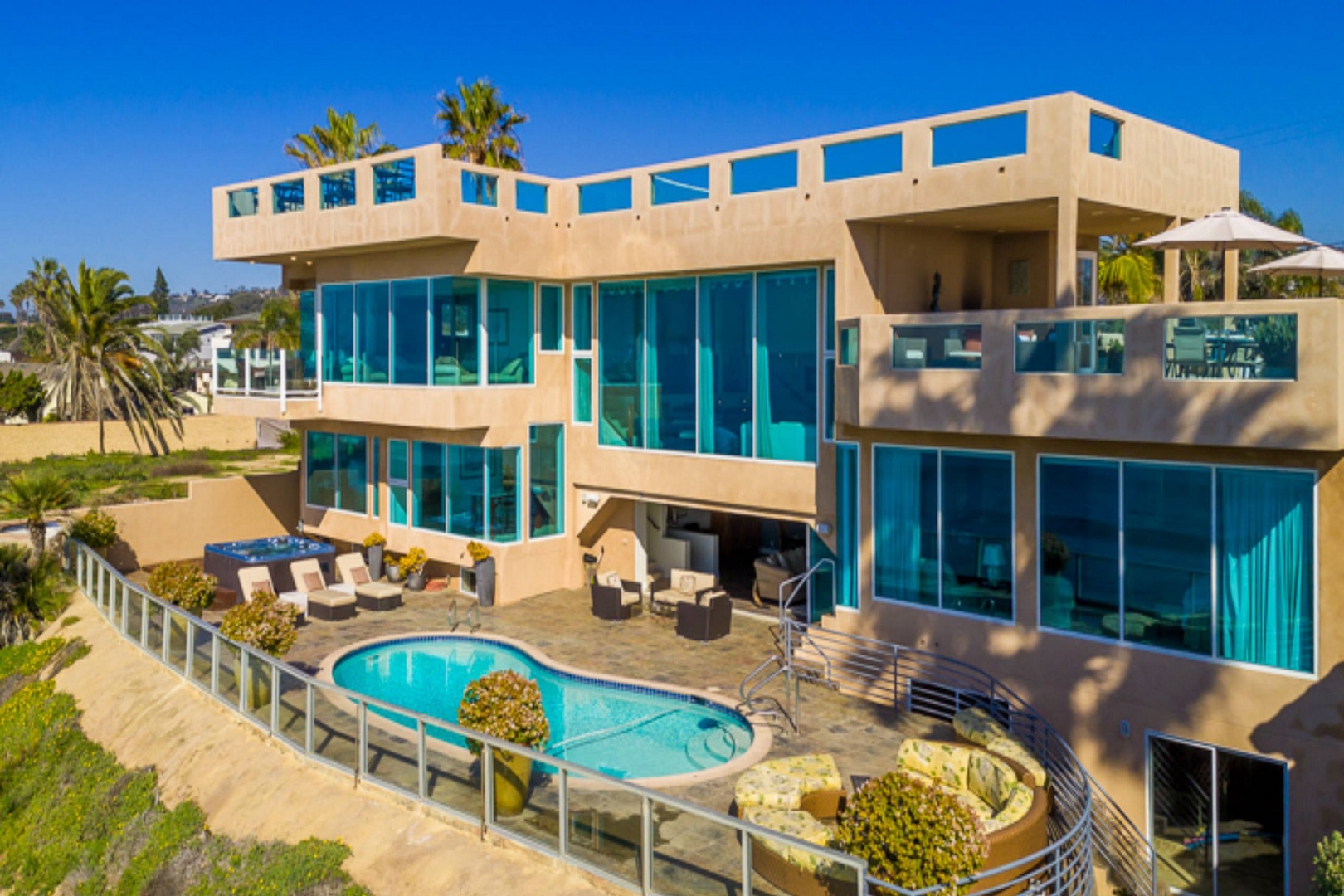 B5364 Celebrity Estate
