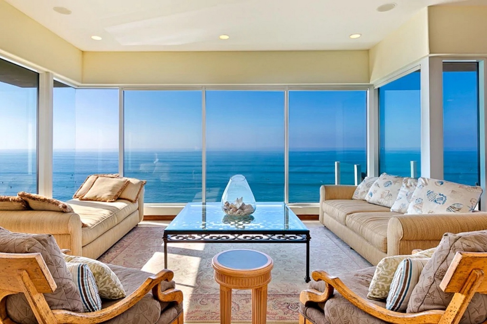 Ocean view sitting area