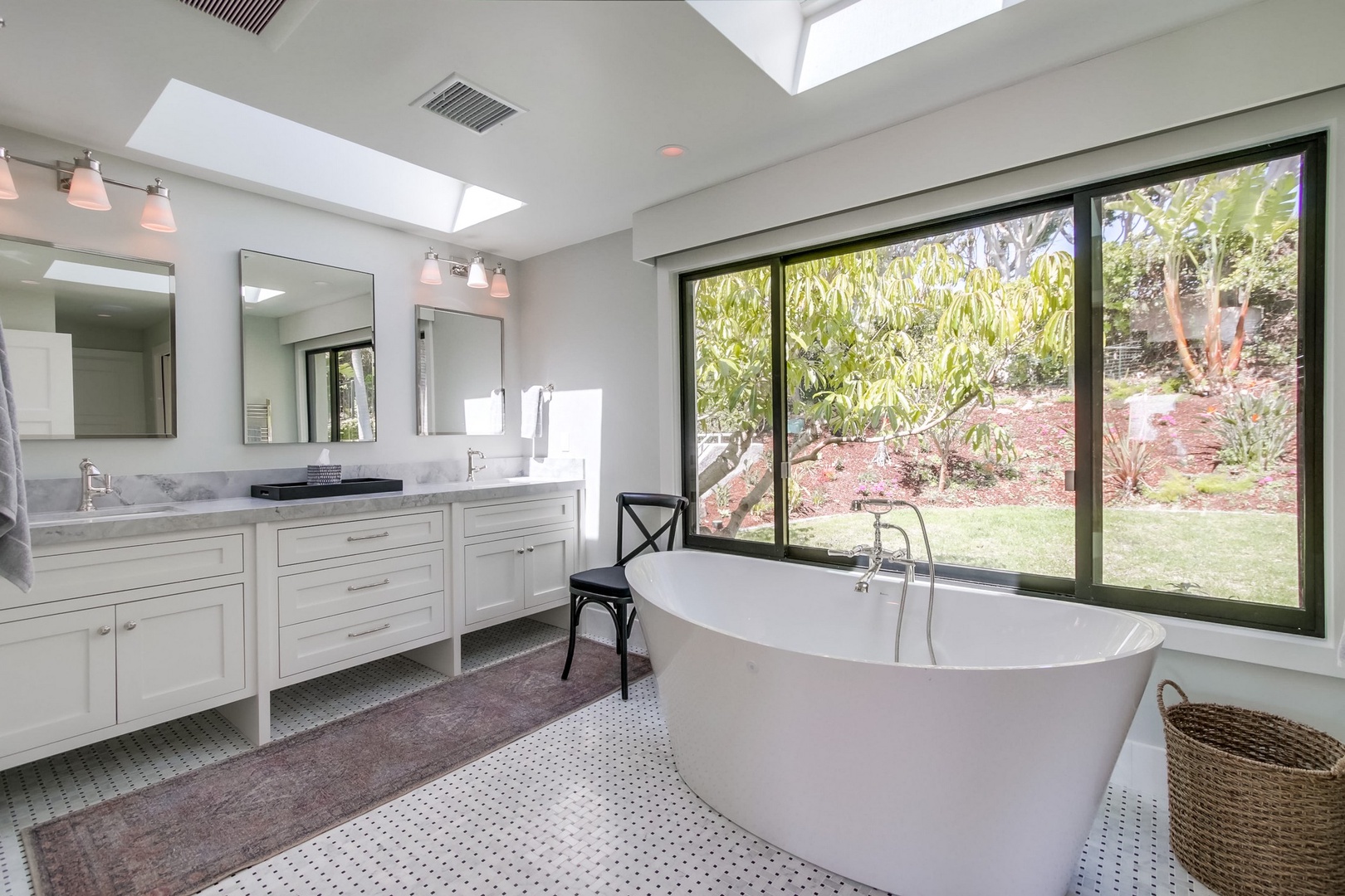 Primary bath with soaking tub