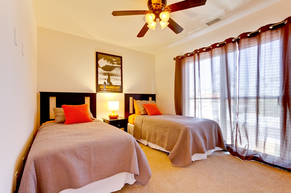 Upstairs bedroom with 2 twin beds