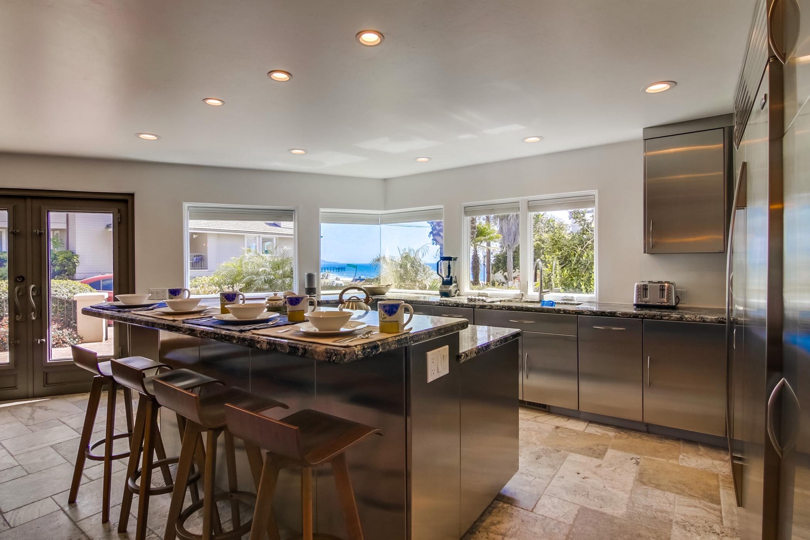 Breakfast bar with ocean views