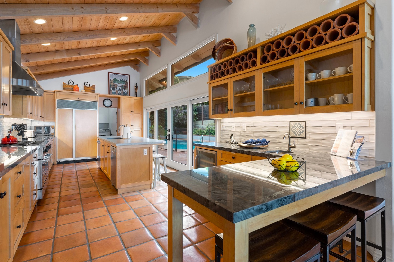 Breakfast bar at the kitchen