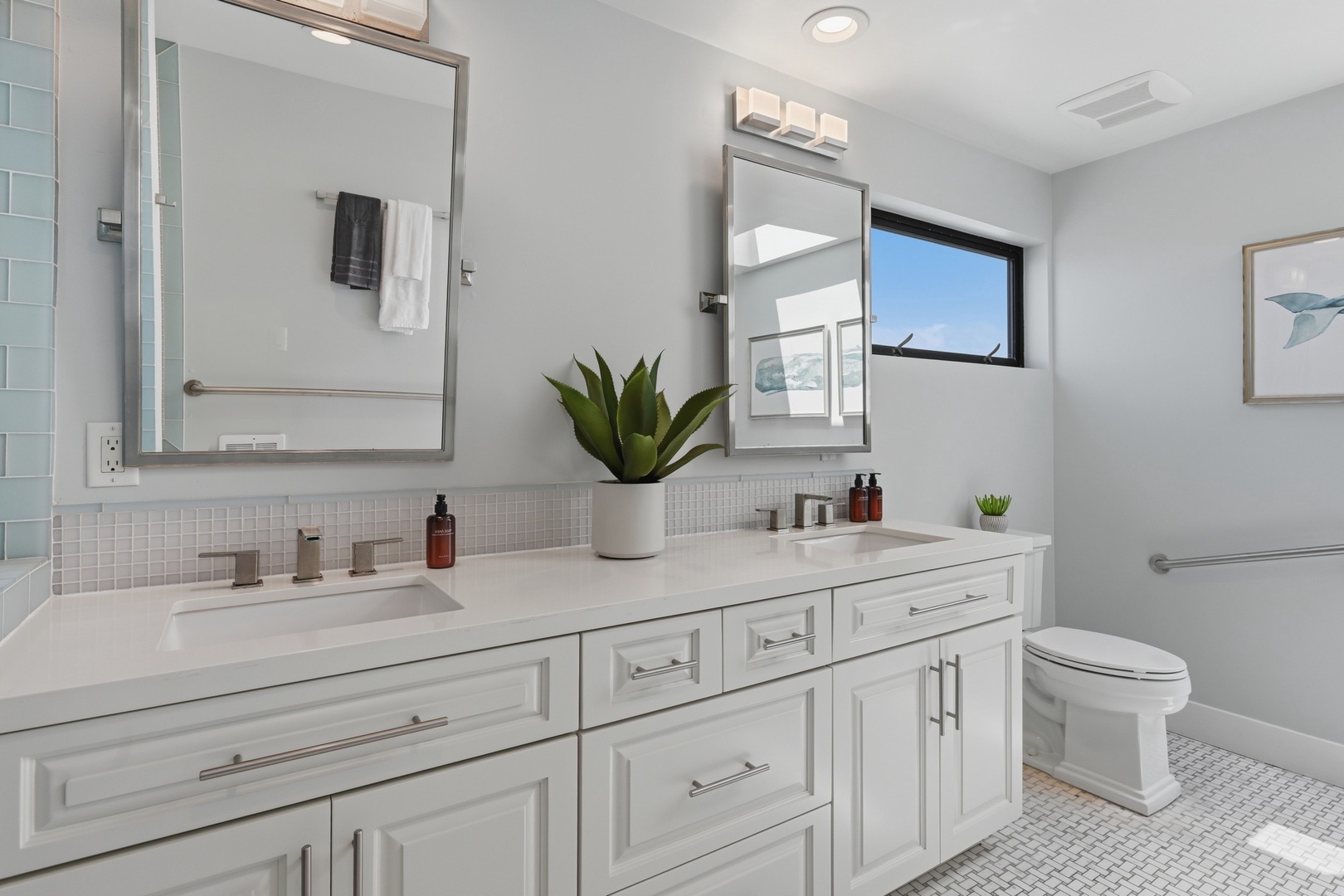 Ensuite with tub, shower and dual sink vanity