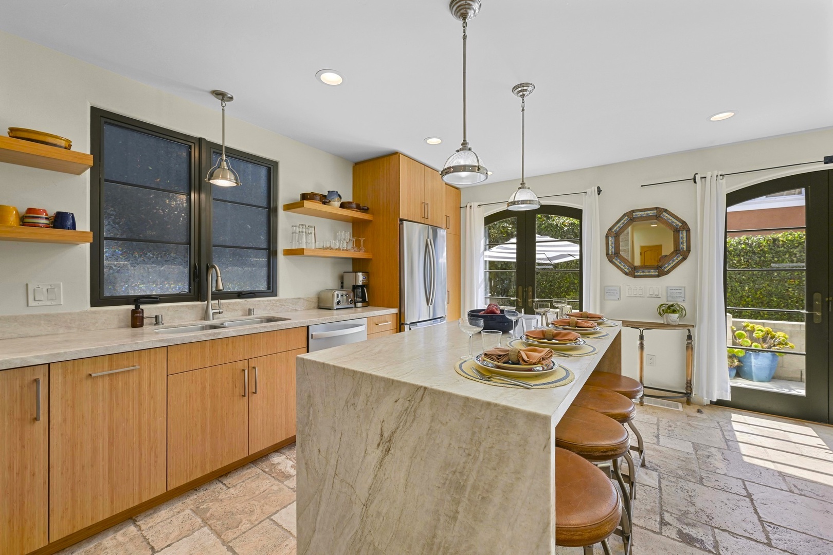 Convenient breakfast bar