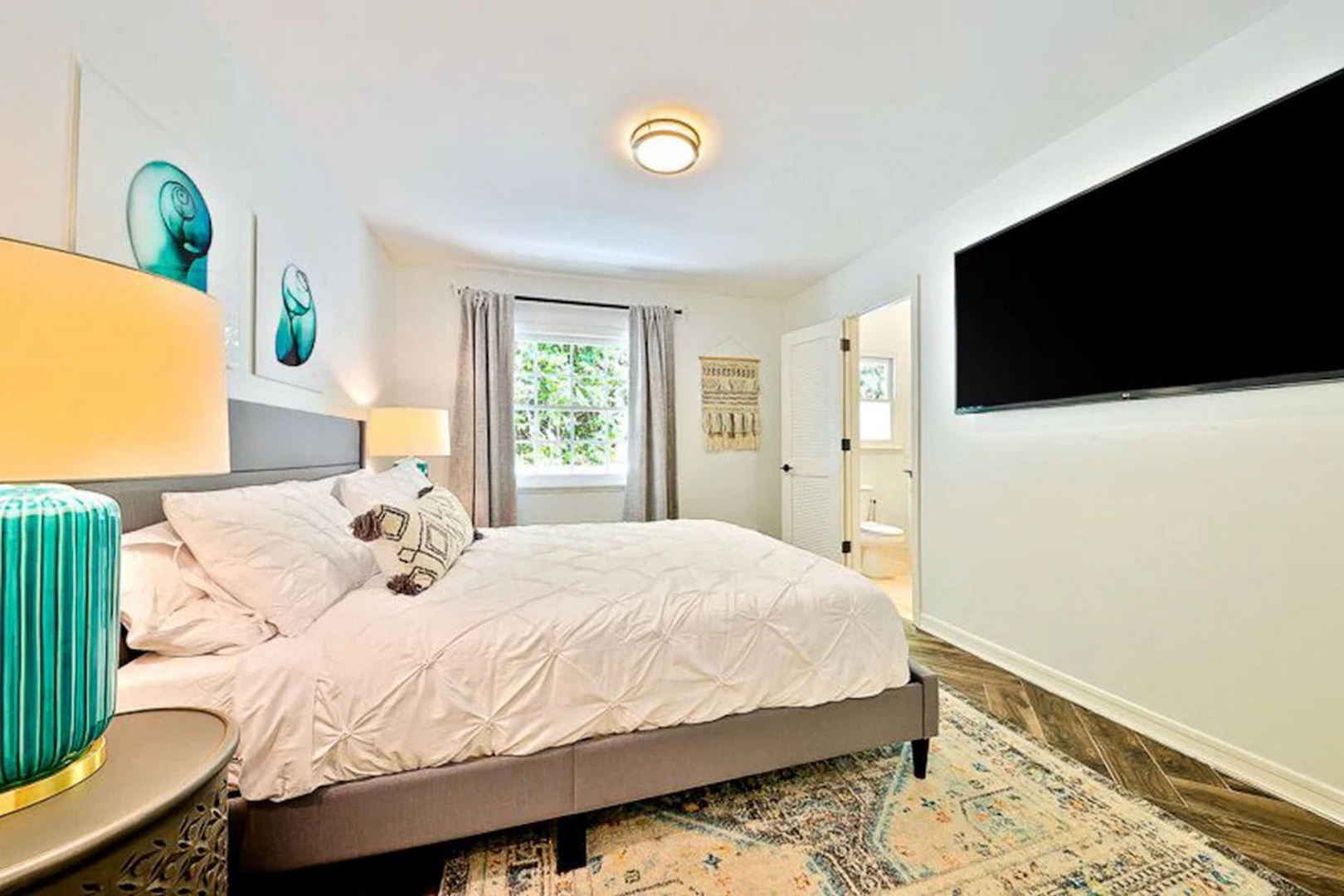 Bedroom with en suite bath