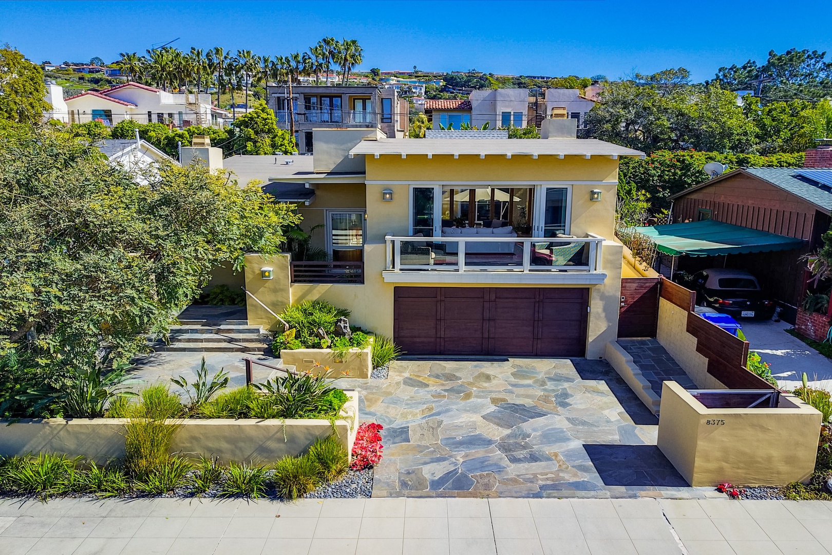 Charming beach house at the Shores