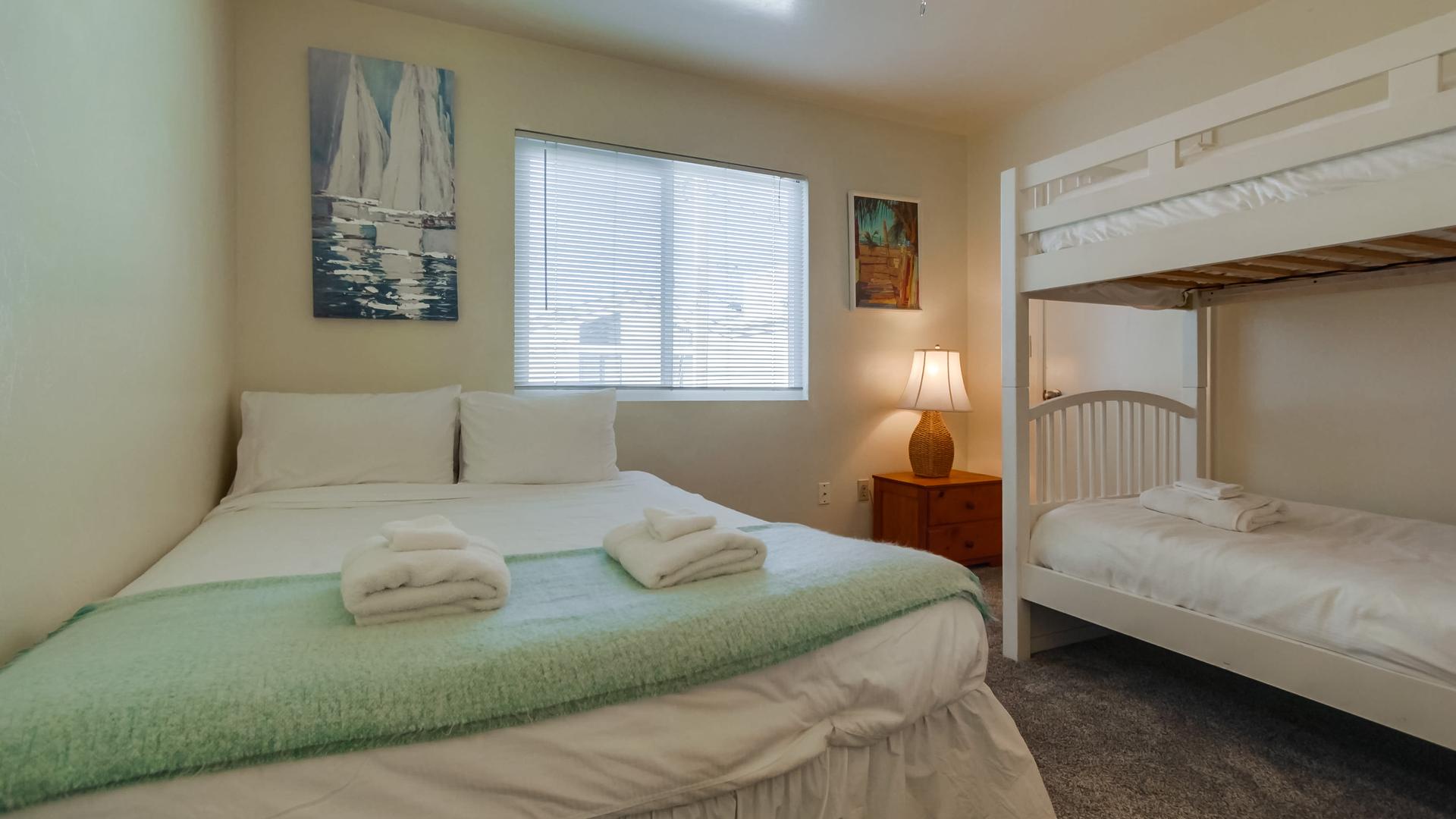 Bedroom 2 with Queen bed & Twin bunk